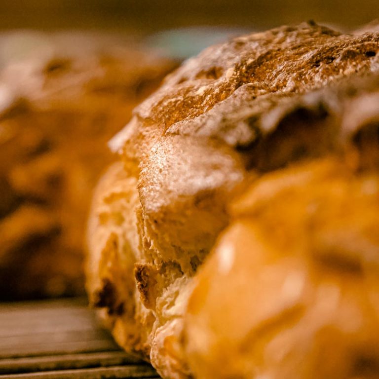 Une large gamme de pains cuits chaque jours dans notre manufacture