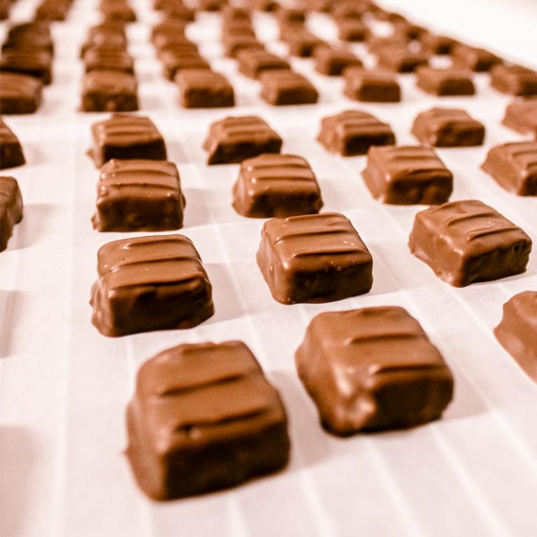 Réalisation des chocolats dans notre manufacture à Grenoble